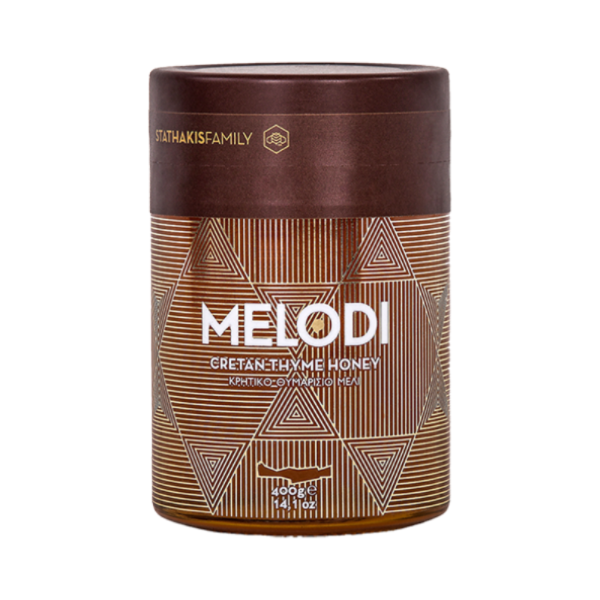 Aromatische Melodi Cretan Thyme Honey van de Stathakis Family. Pure, geurige tijmhoning uit West‑Kreta. Perfect voor yoghurt, thee, kazen en desserts. 100% natuurlijk.