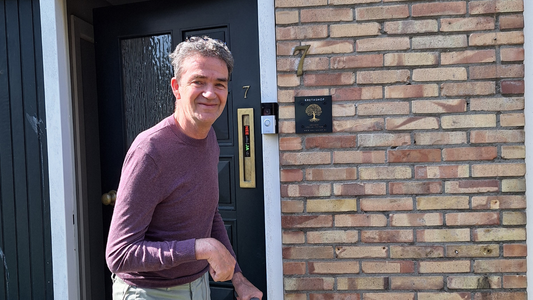 Hoi, Ik ben Max Dullaart van Kretashop. Een doos inpakken doe je als volgt...