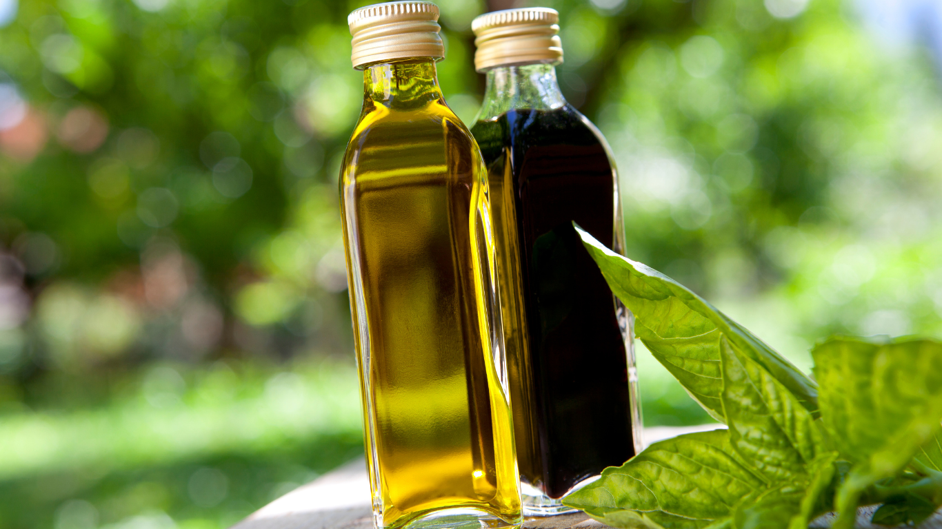 De Cretan Nectar Balsamicocrème is een verfijnde smaakmaker uit Kreta, gemaakt van natuurlijke ingrediënten zonder kunstmatige toevoegingen of conserveermiddelen. 