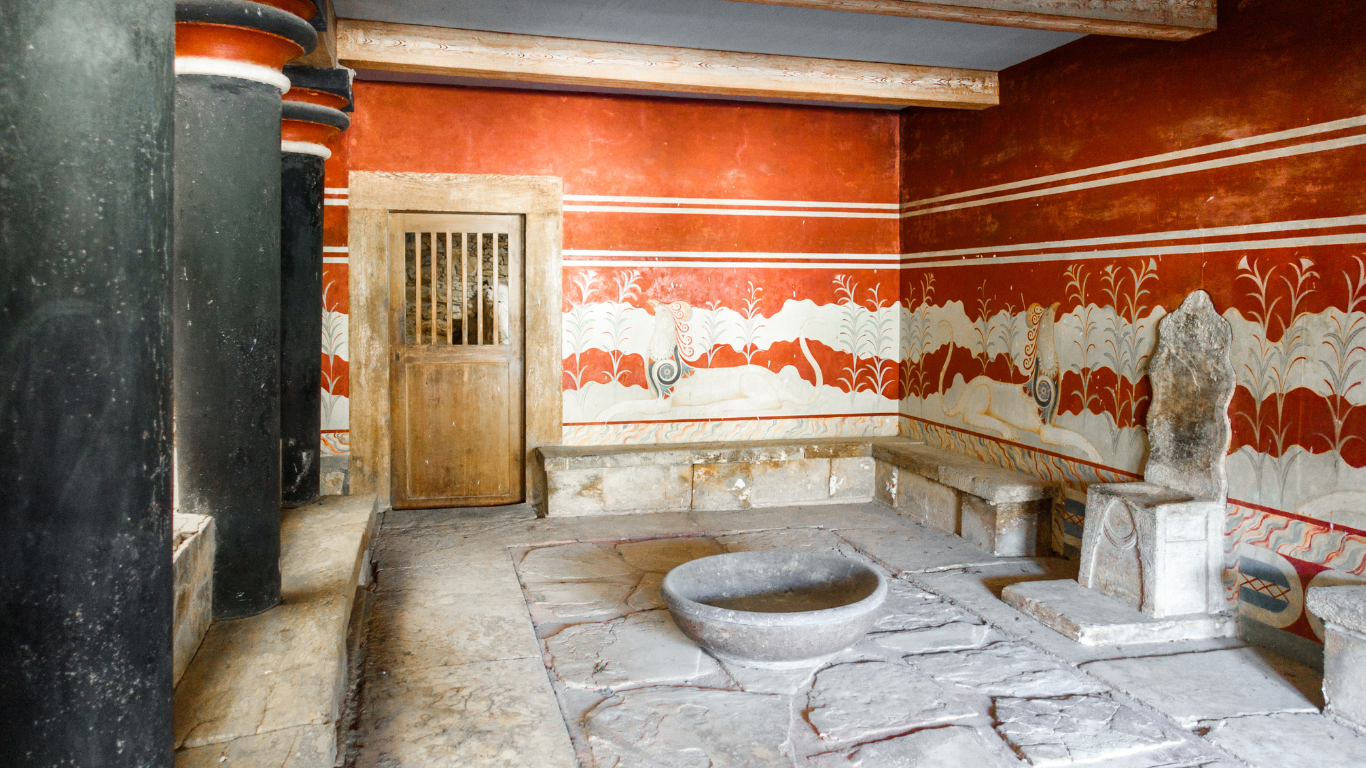 Zuilen en fresco’s van het paleis van Knossos bij Heraklion, Kreta