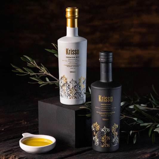 Ontdek de pure smaak van West‑Kreta met deze premium duo‑set: de biologische, fris‑fruitige Krissa BIO én de zachte, elegante Krissa Extra Vierge (Tsounati). Twee authentieke olijfolies uit Kissamos die elkaar perfect aanvullen – ideaal voor proeverijen, cadeaus of elke keuken die het beste van Kreta wil proeven.