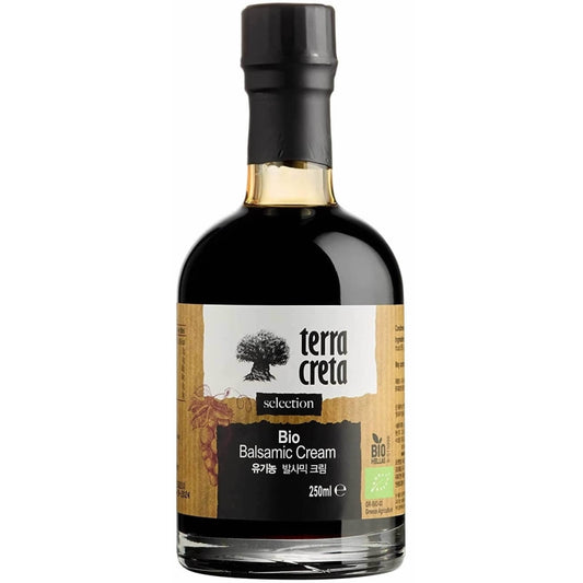 Glazen fles Terra Creta biologische balsamico crème van 250 ml uit Kreta, met druivenmost en balsamicoazijn, geschikt voor salades, vlees, vis en desserts.